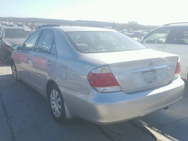 4T1BE30K95U027691 - 2005 TOYOTA CAMRY LE SILVER photo 3