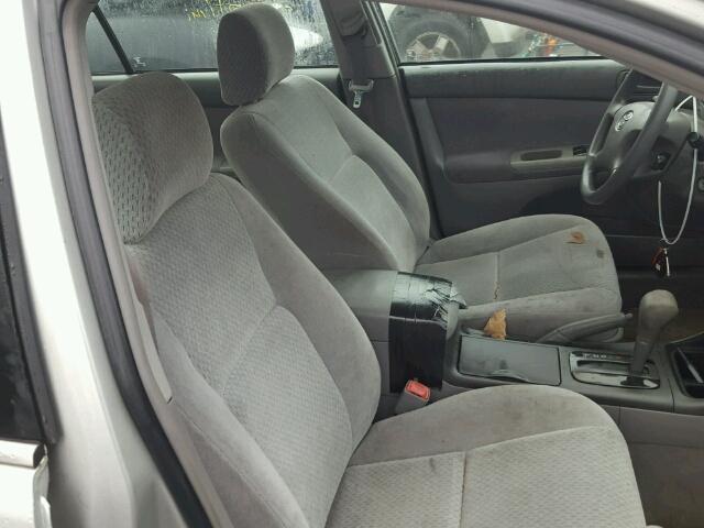 4T1BE32K74U861650 - 2004 TOYOTA CAMRY LE 银色 照片 5