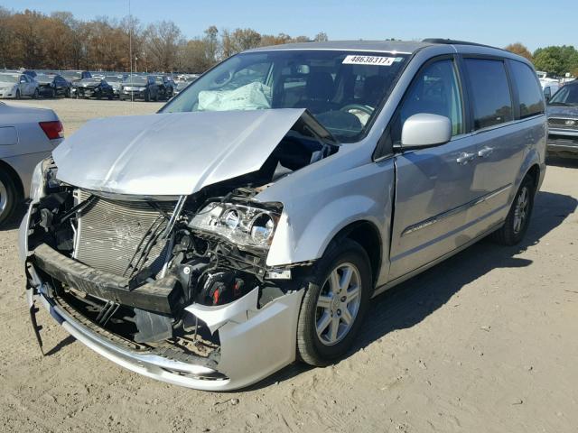 2C4RC1BG4CR133739 - 2012 CHRYSLER TOWN & COU SILVER photo 2