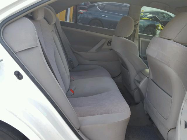 4T1BF3EK1BU725696 - 2011 TOYOTA CAMRY BASE WHITE photo 6