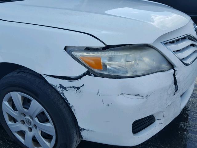 4T1BF3EK1BU725696 - 2011 TOYOTA CAMRY BASE WHITE photo 9