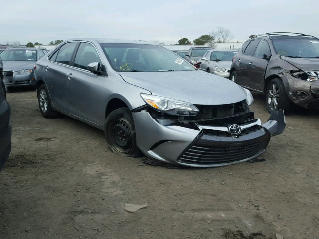 4T4BF1FK4FR474512 - 2015 TOYOTA CAMRY LE SILVER photo 1