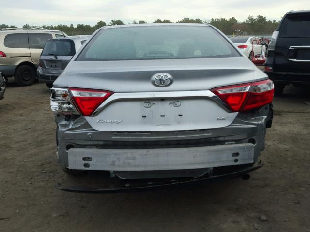 4T4BF1FK4FR474512 - 2015 TOYOTA CAMRY LE SILVER photo 10