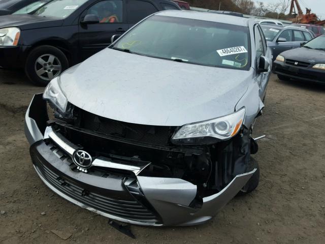 4T4BF1FK4FR474512 - 2015 TOYOTA CAMRY LE SILVER photo 2