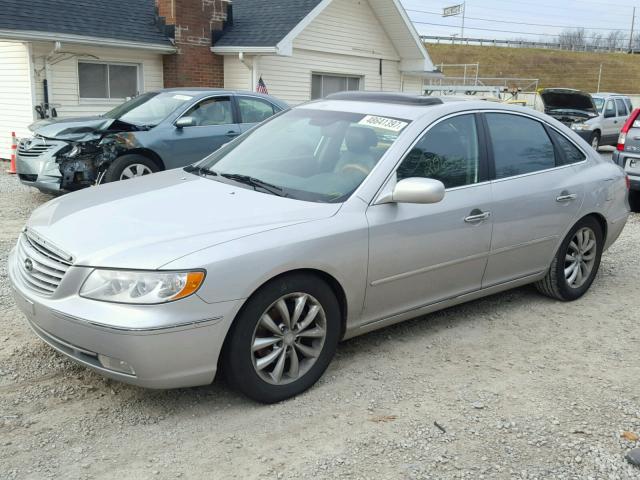 KMHFC46F06A043997 - 2006 HYUNDAI AZERA SE SILVER photo 2