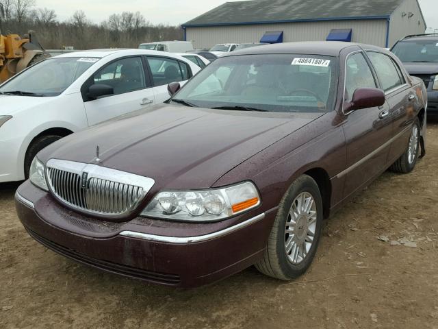 2LNHM82WX8X657422 - 2008 LINCOLN TOWN CAR S MAROON photo 2