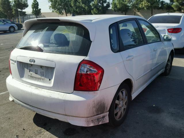 KNAFE161765242276 - 2006 KIA SPECTRA5 WHITE photo 4