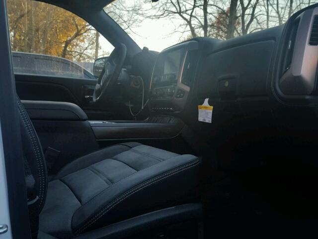 3GTU2PEJ5HG474748 - 2017 GMC SIERRA K15 WHITE photo 5