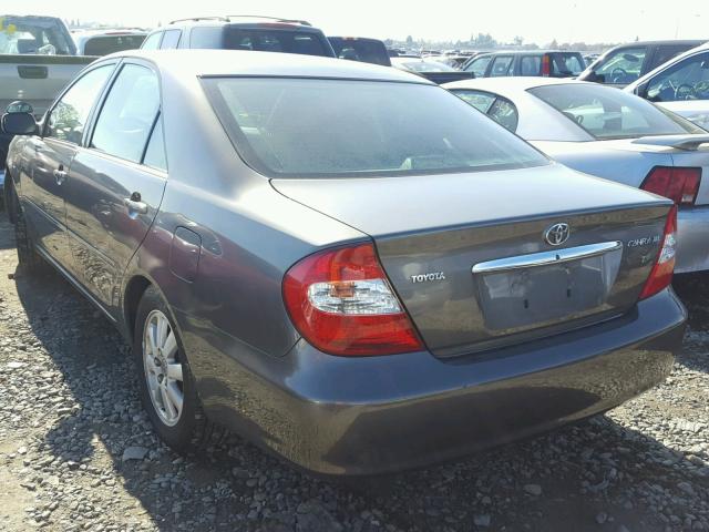 JTDBE30K620046965 - 2002 TOYOTA CAMRY LE ნაცრისფერი ფოტო 3