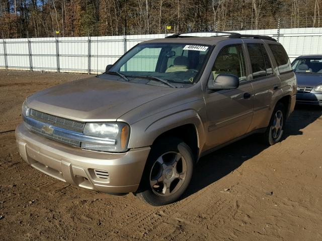 1GNDT13S062351524 - 2006 CHEVROLET TRAILBLAZE GOLD photo 2