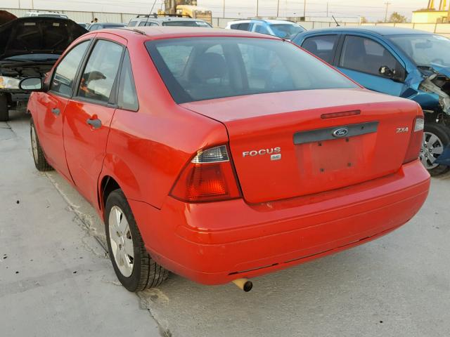 1FAHP34N46W254263 - 2006 FORD FOCUS ZX4 RED photo 3