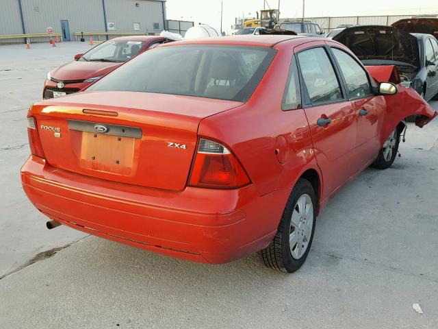 1FAHP34N46W254263 - 2006 FORD FOCUS ZX4 RED photo 4