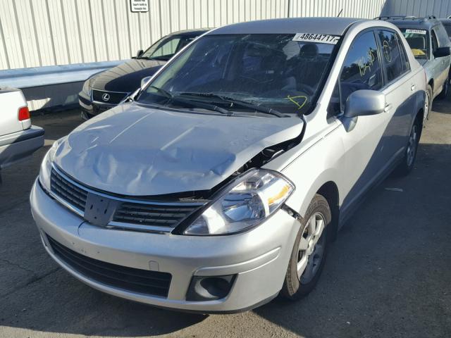 3N1BC11E17L404425 - 2007 NISSAN VERSA S SILVER photo 2