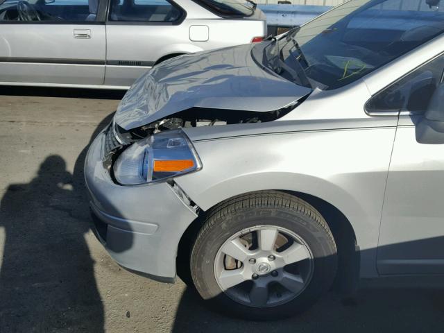 3N1BC11E17L404425 - 2007 NISSAN VERSA S SILVER photo 9