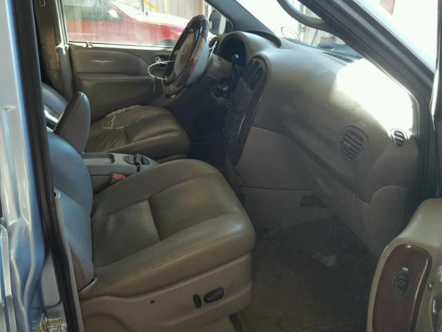 2C8GP64L43R360057 - 2003 CHRYSLER TOWN & COU BLUE photo 5