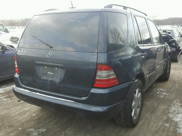 4JGAB72E51A232486 - 2001 MERCEDES-BENZ ML 430 Blau Foto 4