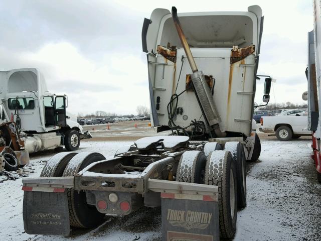 1FUJF0CV86LV53845 - 2006 FREIGHTLINER COLUMBIA 1 WHITE photo 4