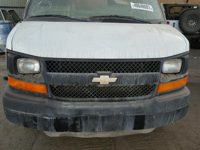 1GCGG25C581173219 - 2008 CHEVROLET EXPRESS G2 WHITE photo 7