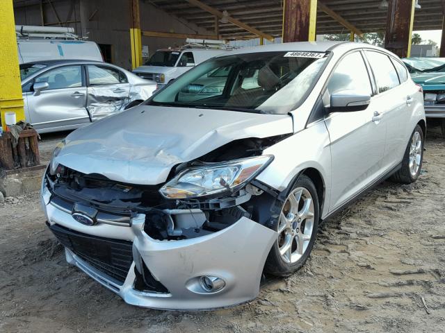 1FAHP3M24CL257764 - 2012 FORD FOCUS SEL SILVER photo 2