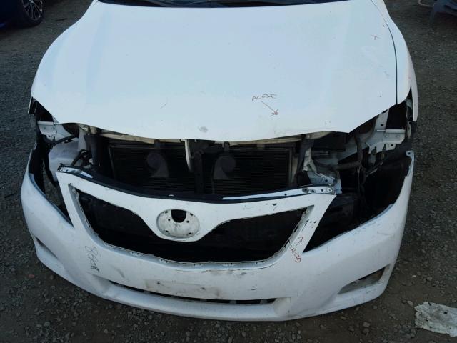 4T1BF3EK2AU526980 - 2010 TOYOTA CAMRY BASE WHITE photo 9