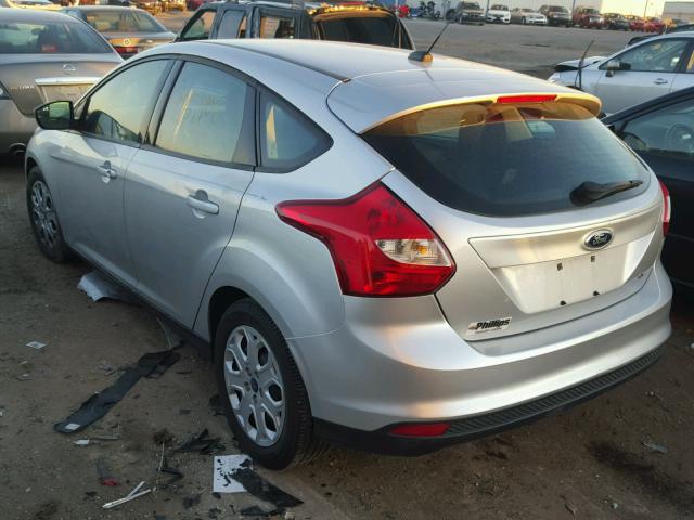 1FAHP3K22CL337471 - 2012 FORD FOCUS SE SILVER photo 3