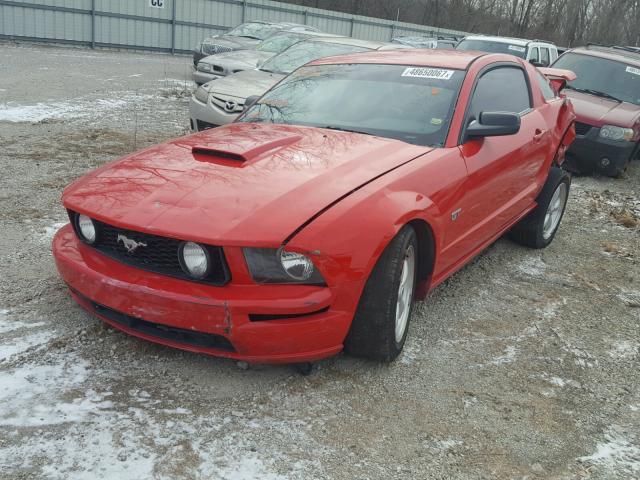 1ZVFT82H575261282 - 2007 FORD MUSTANG GT RED photo 2