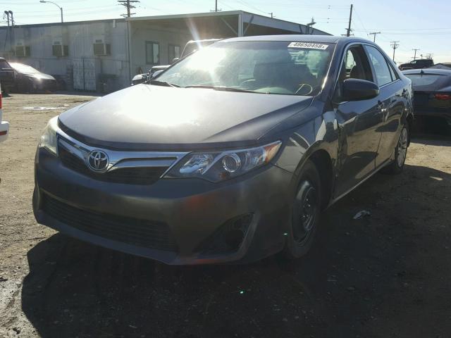 4T4BF1FKXER385574 - 2014 TOYOTA CAMRY L 灰色 照片 2