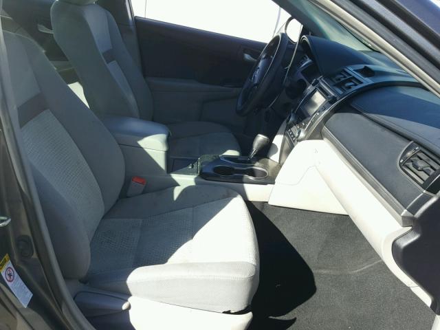 4T4BF1FKXER385574 - 2014 TOYOTA CAMRY L 灰色 照片 5