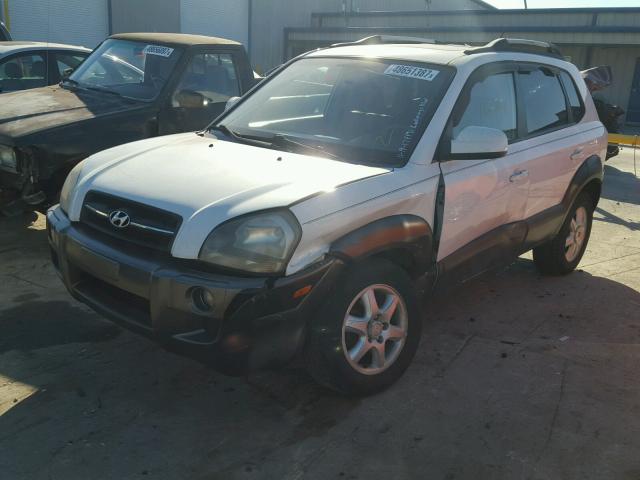 KM8JN72D35U094031 - 2005 HYUNDAI TUCSON GLS WHITE photo 2