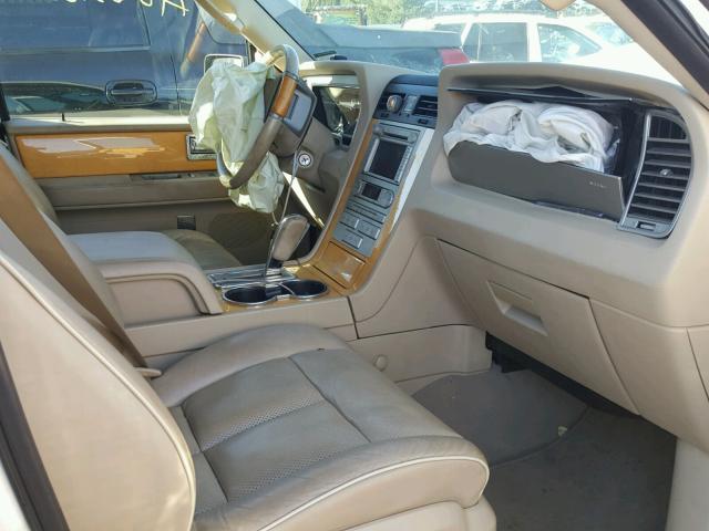 5LMFU28597LJ24442 - 2007 LINCOLN NAVIGATOR WHITE photo 5