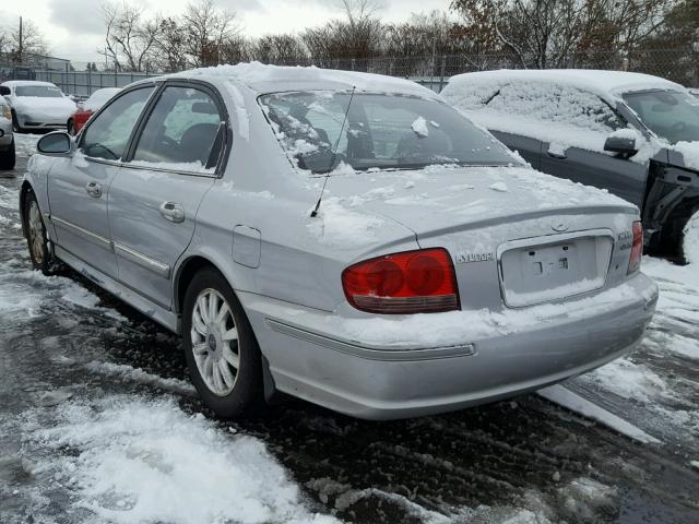 KMHWF35H82A671515 - 2002 HYUNDAI SONATA GLS SILVER photo 3