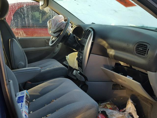 2A4GP54L26R618828 - 2006 CHRYSLER TOWN & COU BLUE photo 5