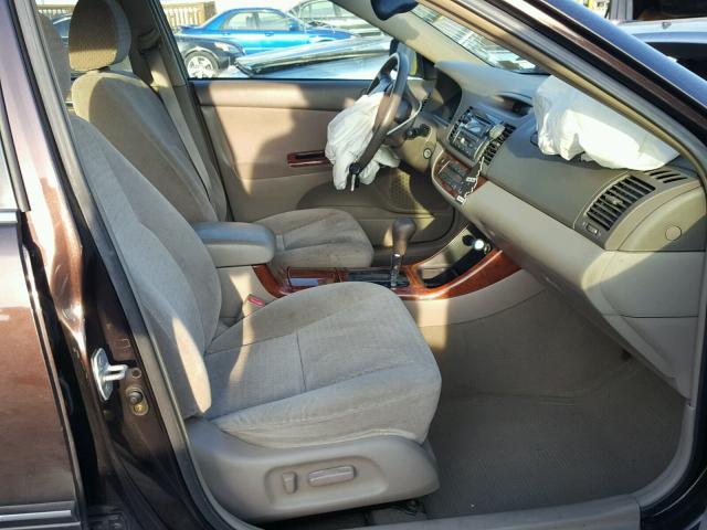 4T1BE32KX2U528811 - 2002 TOYOTA CAMRY LE 紫色 照片 5