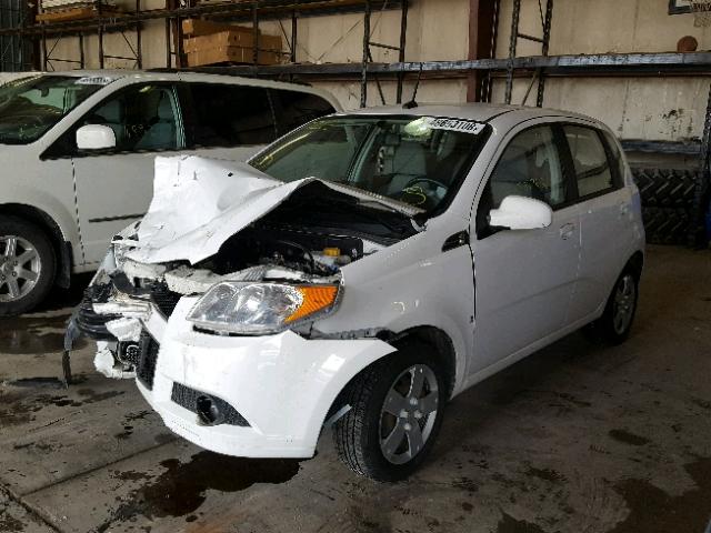 KL1TD66E19B382507 - 2009 CHEVROLET AVEO LS WHITE photo 2