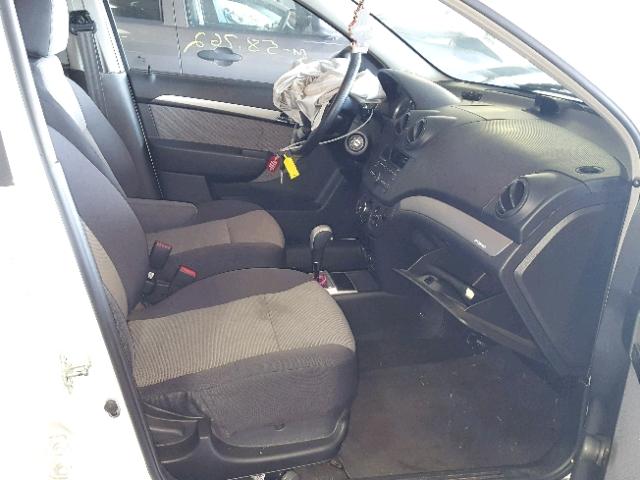 KL1TD66E19B382507 - 2009 CHEVROLET AVEO LS WHITE photo 5