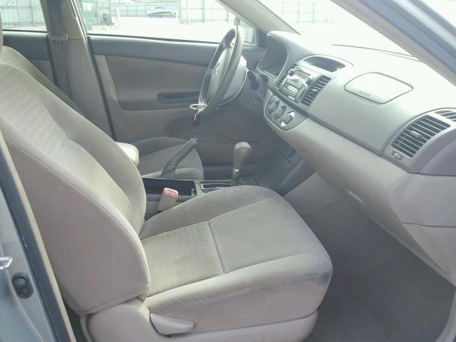 4T1BE32K35U592905 - 2005 TOYOTA CAMRY LE 灰色 照片 5