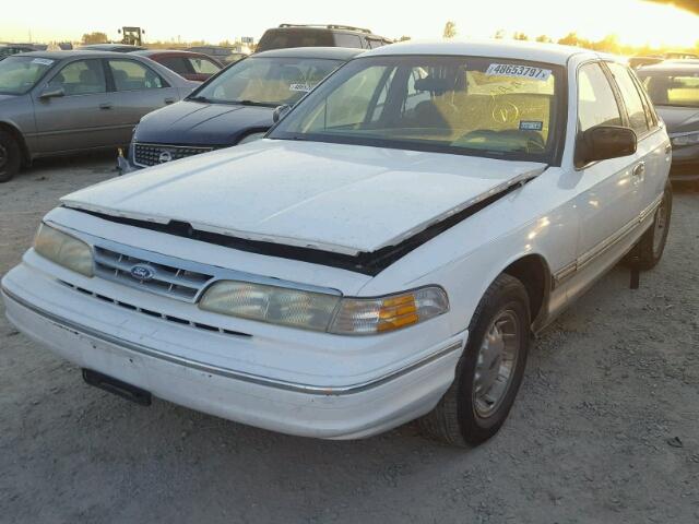 2FALP74W9TX115630 - 1996 FORD CROWN VICT WHITE photo 2