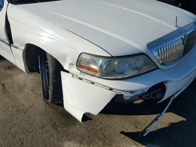 1LNHM81W55Y614975 - 2005 LINCOLN TOWN CAR S WHITE photo 9