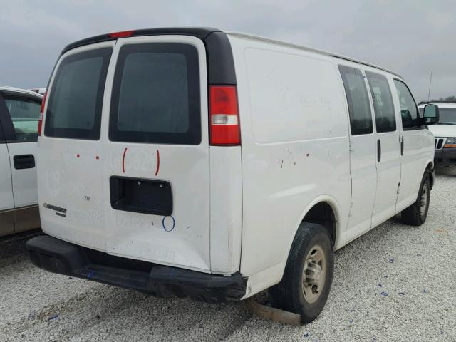 1GCWGFCF5F1287458 - 2015 CHEVROLET EXPRESS G2 WHITE photo 4