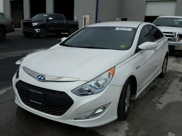 KMHEC4A42BA002198 - 2011 HYUNDAI SONATA HYB WHITE photo 2