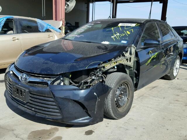 4T1BF1FKXGU608399 - 2016 TOYOTA CAMRY LE BLUE photo 2