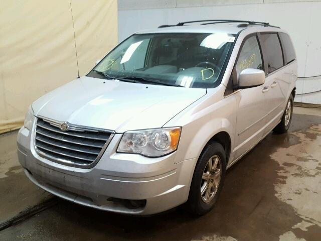 2A4RR5D1XAR235701 - 2010 CHRYSLER TOWN & COU SILVER photo 2