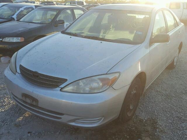 4T1BE32K42U064821 - 2002 TOYOTA CAMRY LE 银色 照片 2