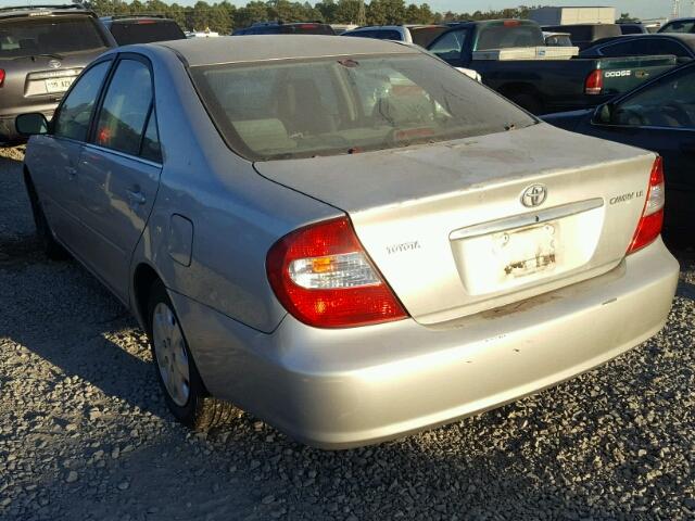 4T1BE32K42U064821 - 2002 TOYOTA CAMRY LE 银色 照片 3
