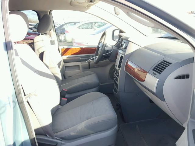 2A8HR54189R572762 - 2009 CHRYSLER TOWN & COU BLUE photo 5