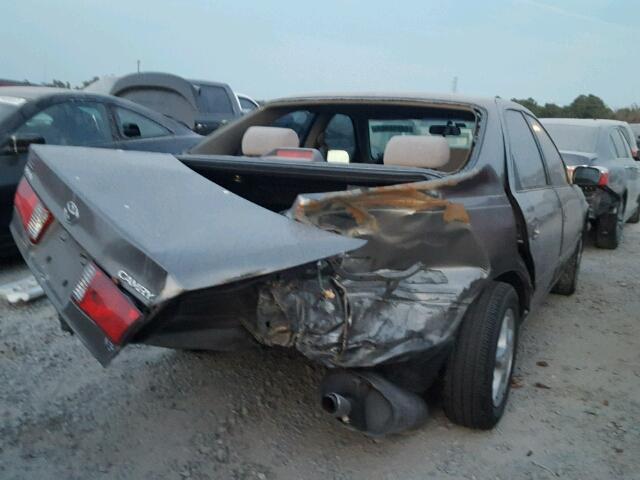 4T1BF22K21U122432 - 2001 TOYOTA CAMRY LE ნაცრისფერი ფოტო 4