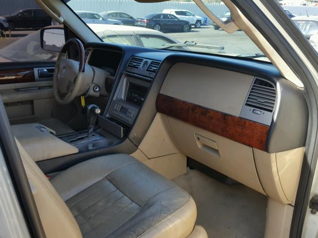 5LMFU28585LJ12327 - 2005 LINCOLN NAVIGATOR Kremowy zdjęcie 5