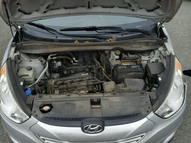 KM8JT3AC0AU078080 - 2010 HYUNDAI TUCSON GLS SILVER photo 7