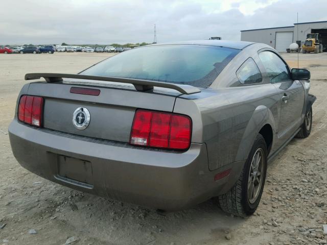 1ZVHT80N155176325 - 2005 FORD MUSTANG GRAY photo 4