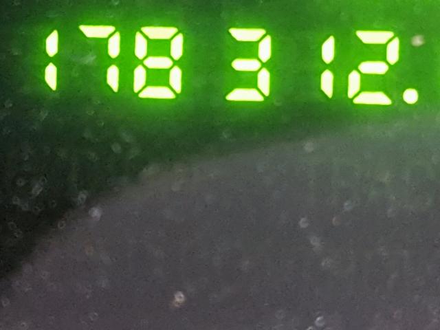 1LNHM82W4XY618212 - 1999 LINCOLN TOWN CAR S GOLD photo 8